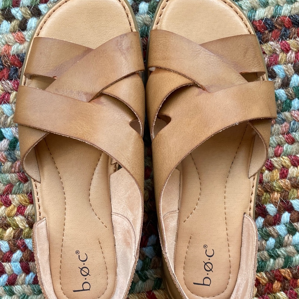 b.o.c. Women's Brown Crisscross Sandals, 9M - Picture 4 of 7